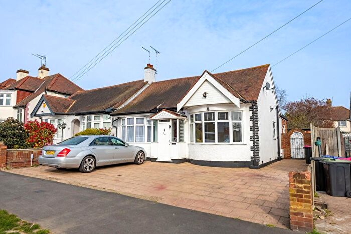 3 Bedroom Semi Detached Bungalow For Sale In Highfield Gardens, Westcliff-On-Sea, SS0