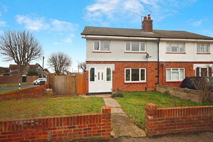 3 Bedroom Semi-Detached House For Sale In Carlton Avenue, Westcliff-On-Sea, SS0