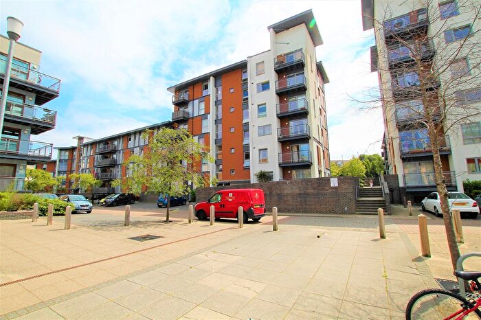2 Bedroom Flat To Rent In Commonwealth Drive, Crawley, West Sussex., RH10