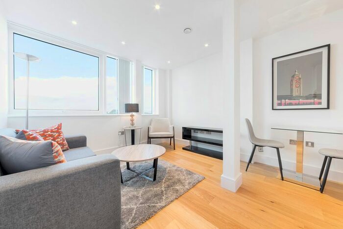 Studio To Rent In High Street, Slough, Berkshire, SL1