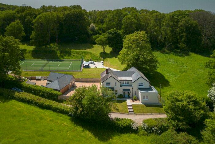 5 Bedroom Detached House For Sale In Andrews Lane, Ropley, Alresford, Hampshire, SO24