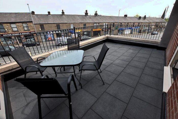 2 Bedroom Flat To Rent In Blackburn Road, Bolton, BL1