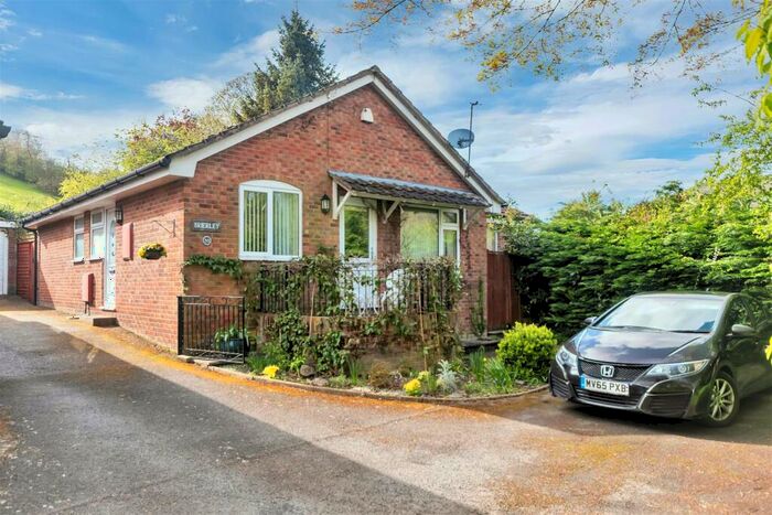 3 Bedroom Detached Bungalow For Sale In Tyn Y Celyn Drive, Llangollen, LL20