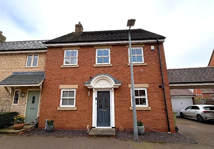 3 Bedroom Semi Detached House For Sale In Chantry Rise, Olney, MK46