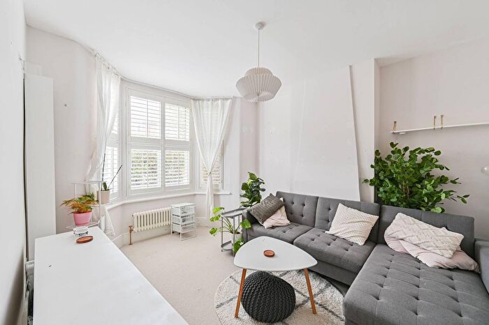 1 Bedroom Flat For Sale In Danbrook Road, Streatham Common, London, SW16
