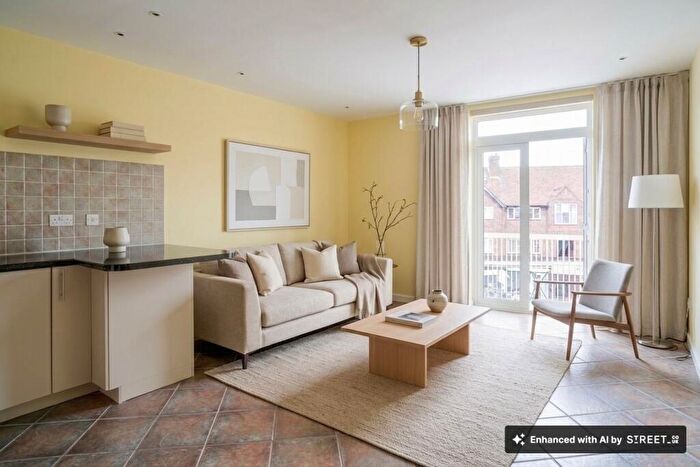 1 Bedroom Flat For Sale In Burkes Road, Beaconsfield, HP9