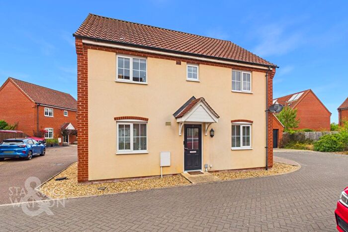 4 Bedroom Detached House For Sale In Harvey Close, Wymondham, NR18