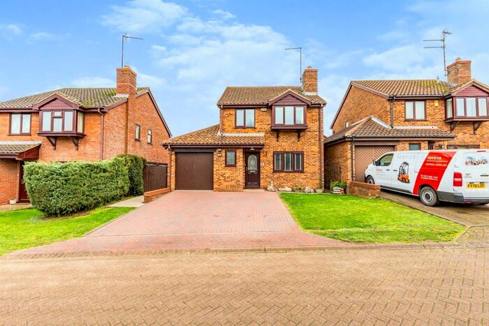 4 Bedroom Detached House For Sale In Kinewell Close, Ringstead, Kettering, NN14