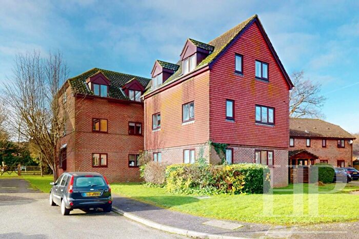 1 Bedroom Flat For Sale In Black Swan Close, Pease Pottage, RH11