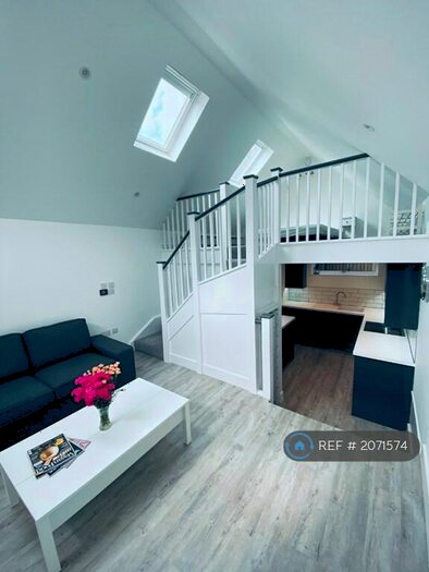 1 Bedroom Detached House To Rent In North Street, Winkfield, Windsor, SL4