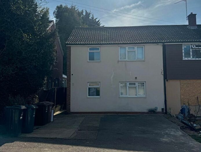 3 Bedroom Maisonette For Sale In A &B Poppy Mead, Stevenage, Hertfordshire, SG1