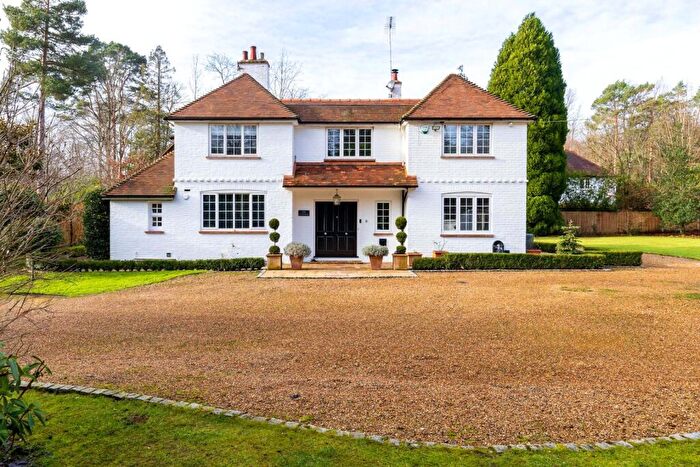 4 Bedroom Detached House For Sale In Wood Manor, Cobham, KT11