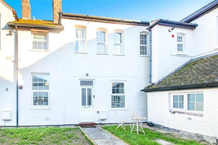 1 Bedroom Apartment For Sale In High Street, Lambourn, Hungerford, Berkshire, RG17