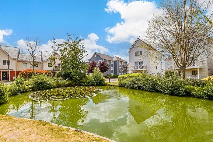 2 Bedroom Flat For Sale In Poynder Drive, Snodland, Kent, ME6