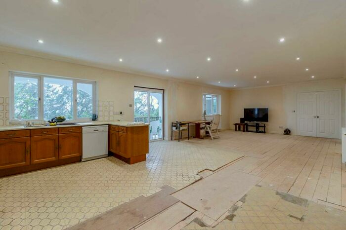 5 Bedroom Detached House For Sale In Bryn Rhedyn, Cwmbran, Llanfrechfa, NP44