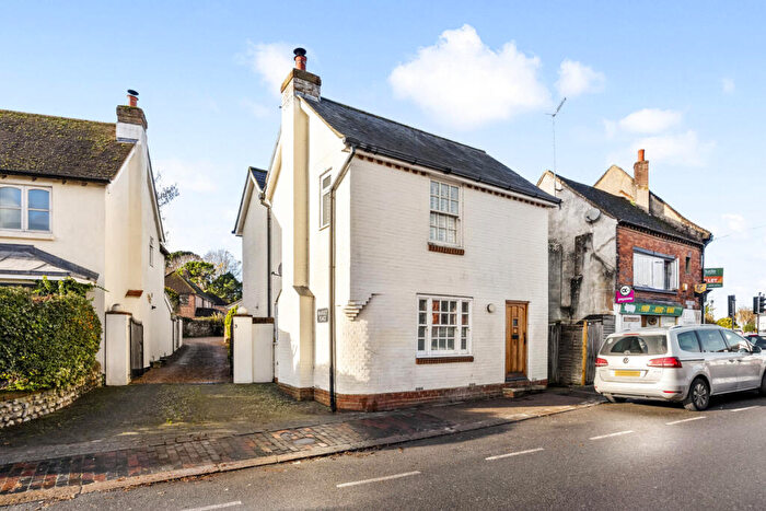 3 Bedroom Detached House For Sale In Market Place, Worthing, BN14