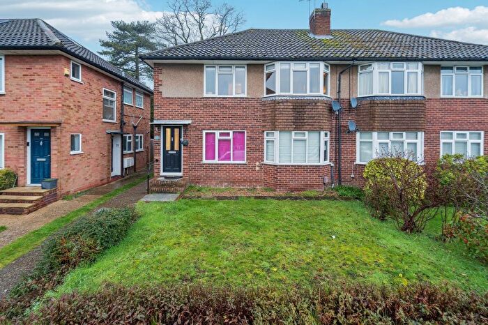 2 Bedroom Flat For Sale In Pennylets Green, Stoke Poges, Slough, SL2