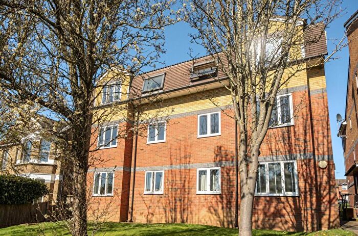 1 Bedroom Flat For Sale In Park Road, Braeburn Court, EN4