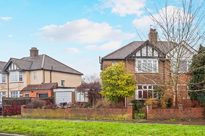 3 Bedroom Semi Detached House For Sale In Raeburn Avenue, Surbiton, KT5