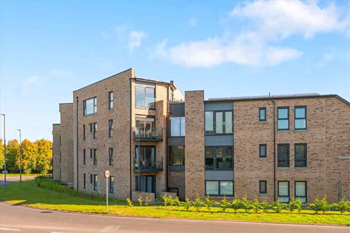 3 Bedroom Property For Sale In Lomond, Flat, FK5