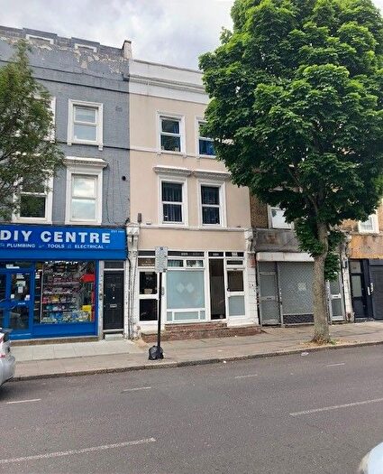 2 Bedroom Flat To Rent In Hornsey Road, Islington, Holloway, North London, N7
