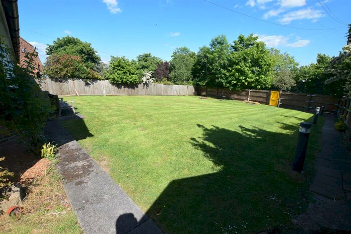 1 Bedroom Flat To Rent In Lullington Garth, London, N12