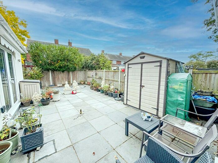 1 Bedroom Detached Bungalow For Sale In Wedgwood Way, Rochford, SS4