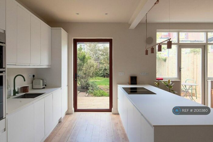 3 Bedroom Semi-Detached House To Rent In Forest Hill Road, London, SE22