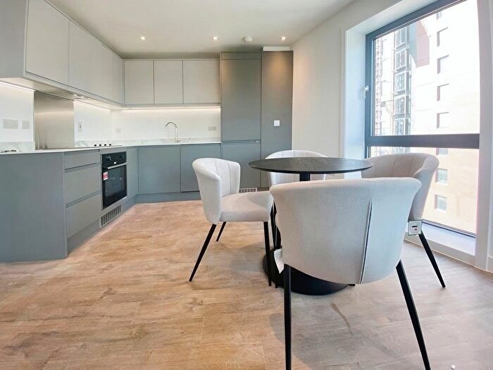 2 Bedroom Flat To Rent In Phoenix, Saxton Lane, Leeds, LS9