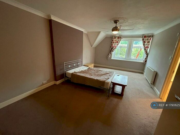 2 Bedroom Flat To Rent In Bodorgan House, Bournemouth, BH2