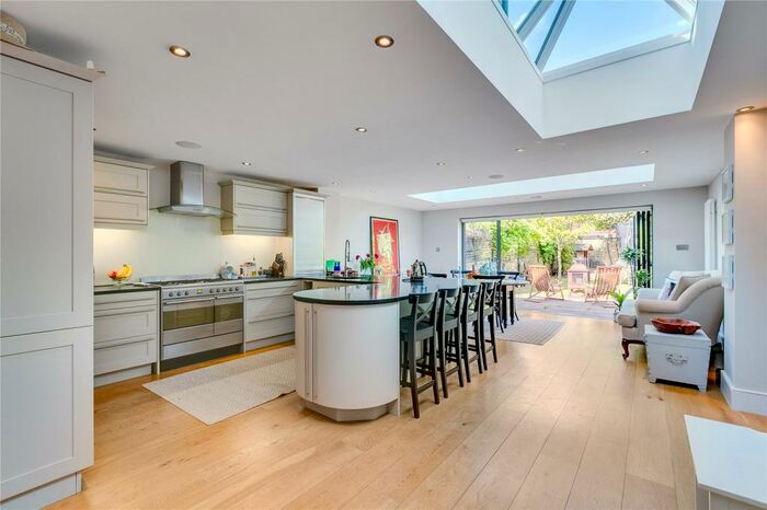 5 Bedroom Terraced House To Rent In Ouseley Road, Balham, London, SW12