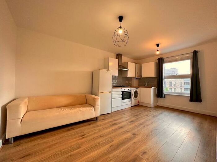 2 Bedroom Flat To Rent In C Oakfield Road, CR0