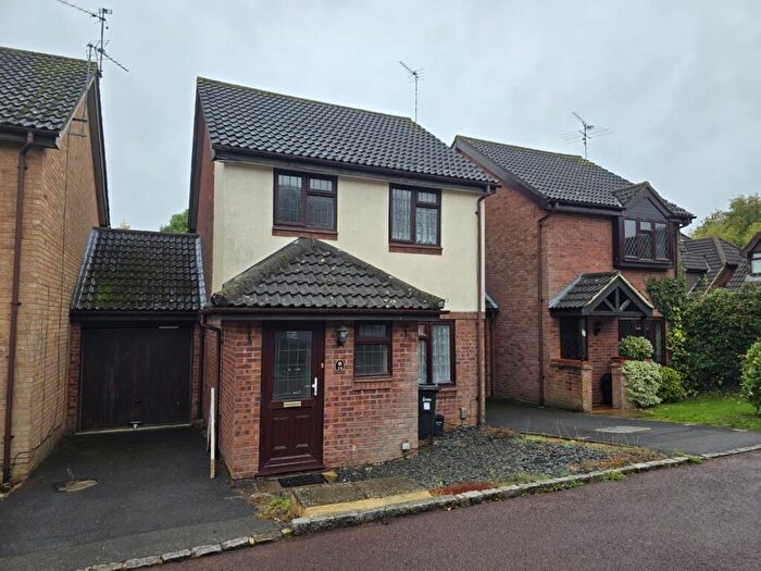 3 Bedroom Link Detached House For Sale In Worrall Way, Lower Earley, Reading, Berkshire, RG6