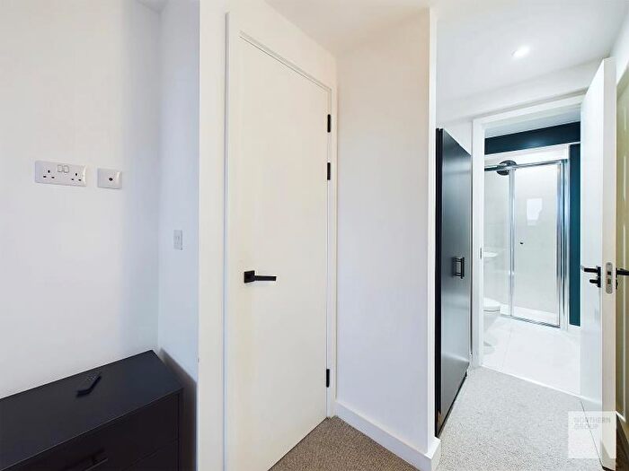 2 Bedroom Apartment To Rent In Sky Gardens :: Old Trafford, M15