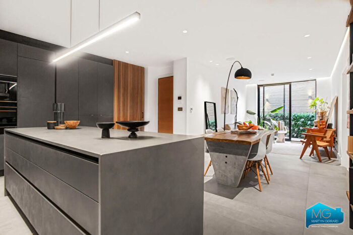 2 Bedroom Apartment To Rent In Squires Lane, Finchley, London, N3