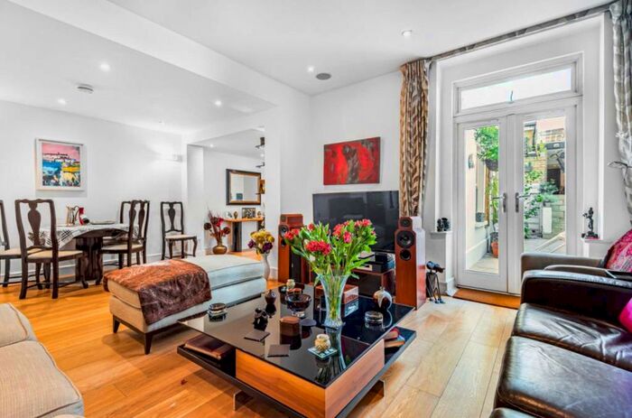 3 Bedroom Flat To Rent In Cromwell Road, London, SW5