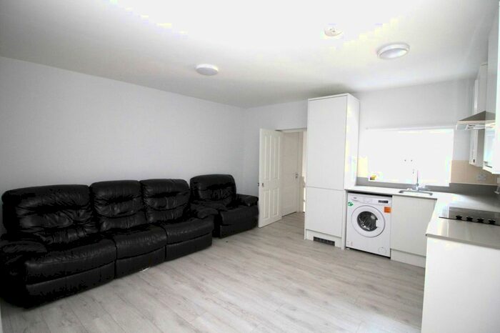 2 Bedroom Flat To Rent In Hertford Road, Enfield, EN3