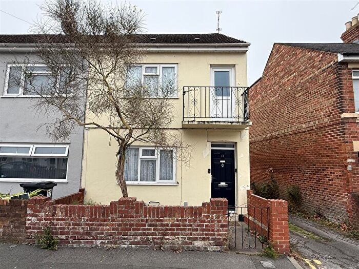 3 Bedroom Terraced House For Sale In Maxwell Street, Swindon, SN1
