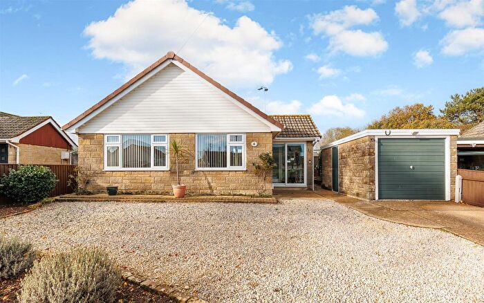 2 Bedroom Detached Bungalow For Sale In Firs Close, Cowes, PO31