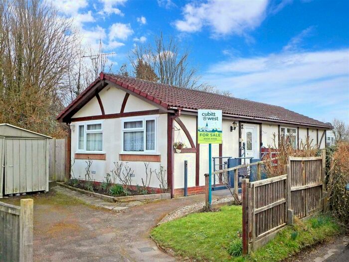 2 Bedroom Park Home For Sale In London Road, Hassocks, West Sussex, BN6