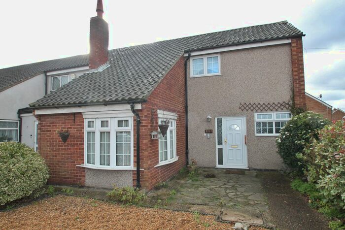 3 Bedroom End Of Terrace House To Rent In Fullwell Avenue, Clayhall, IG5
