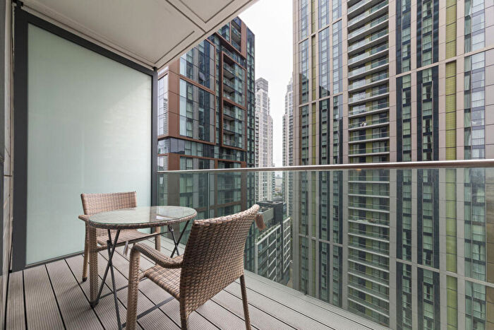Flat To Rent In Harbour Way, Canary Wharf, E14