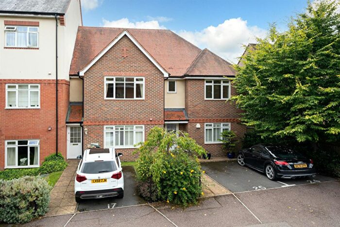 2 Bedroom Flat To Rent In High Street, Rickmansworth, WD3