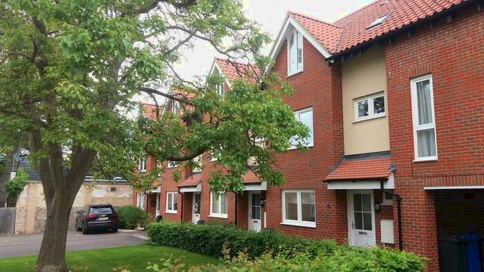 3 Bedroom Town House To Rent In Abernant Drive, Newmarket, CB8