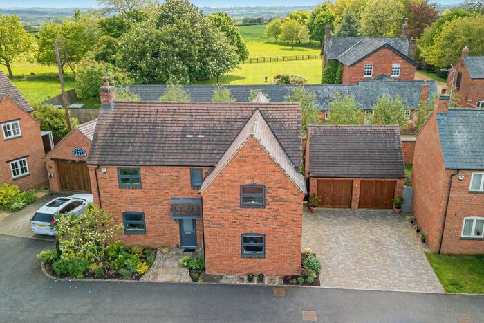 4 Bedroom Detached House For Sale In Purlieu Court, NN6