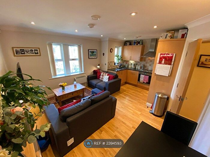 2 Bedroom Flat To Rent In Hillside House, Leeds, LS6