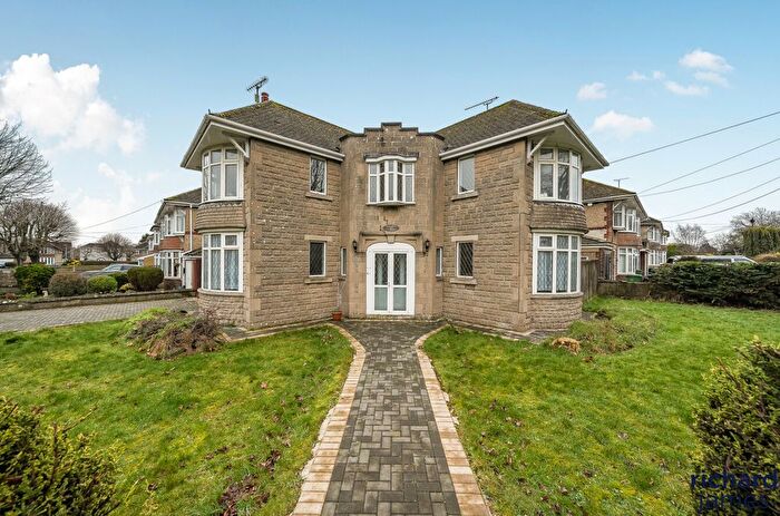 3 Bedroom Detached House For Sale In Marlborough Road, Swindon, SN3