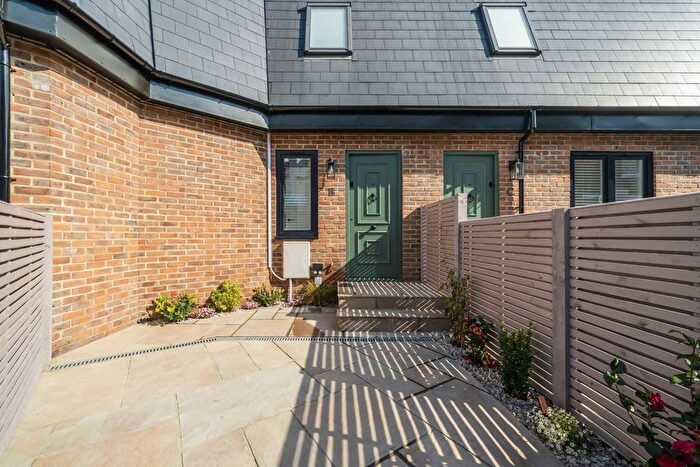 1 Bedroom Property For Sale In Waldeck Road, Chiswick, W4