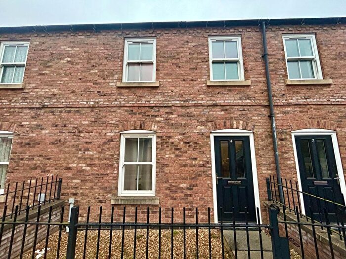 3 Bedroom Terraced House To Rent In Bed Mid-Terraced House, Railway Terrace, Bridlington, Ln, YO16