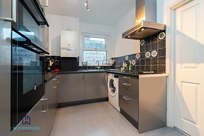 3 Bedroom Flat To Rent In Cranhurst Road, London, NW2